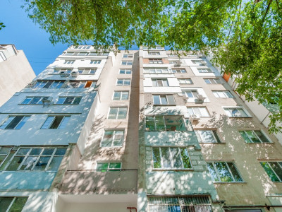 Apartament cu 3 camere în centrul orașului, str. Vasile Alecsandri!