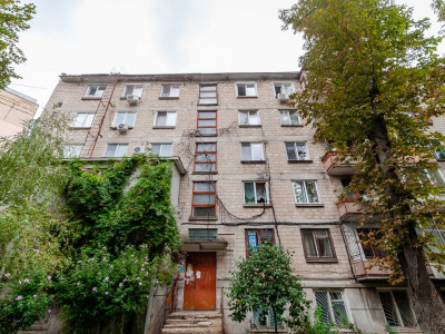 Centru, Constantin Negruzzi 6, apartament cu 3 camere, 70 mp.