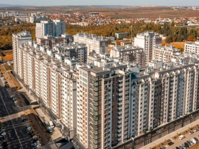 Квартира с 2 комнатами + терраса, 100 кв.м, Чеканы, Мирча чел Бэтрын.