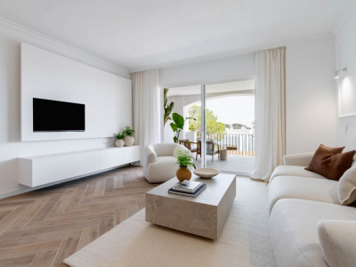 Apartament de lux, Marbella-Spania, cu priveliște parțială spre mare!