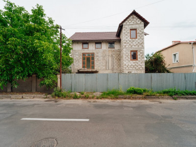 Casa cu 3 nivele de vânzare în sect. Telecentru, str. Ialoveni. 