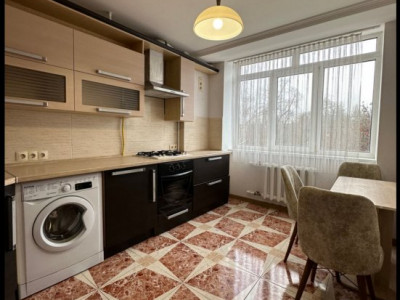 Chirie, apartament cu 2 camere+living separat, Botanica, zona de parc!