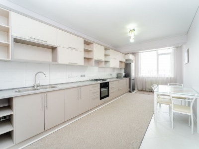 Apartament cu 1 cameră de închiriat în Centru, str. Romană!