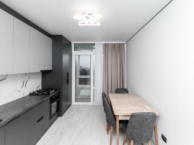 Vanzare apartament cu 1 camera +living , bloc nou cu euroreparatie , Centru !