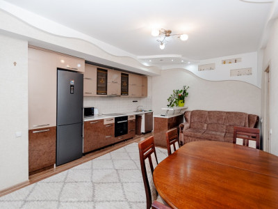 Apartament cu 2 camere + living, lângă Mc' Donalds, Alba Iulia, Buiucani.