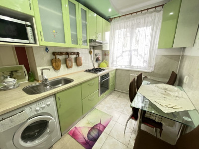 Spre închiriere apartament cu 3 camere, Botanica, Independenței. 