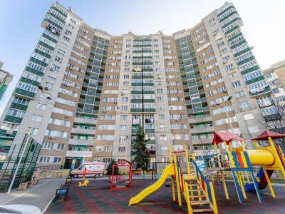 Apartament de vanzare cu 2 camere și living, Ciocana, str. Ion Dumeniuc.