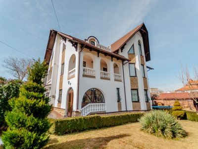 Дом на продажу в Чореску, ул. Лучафэрул, 230 м² + 8 соток, сауна, бассейн.
