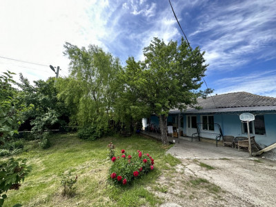 Casa de vanzare în Straseni, str. Vasile Lupu, 100m2 + 16 ari!