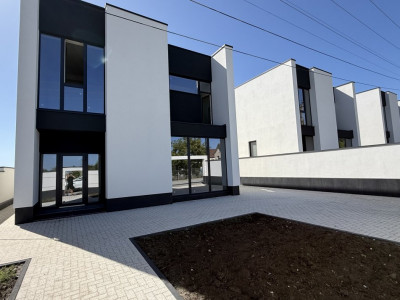 Casa în stil hitech, 170 mp+3,6 ari, Durlesti, str. Nicolae Dimo.