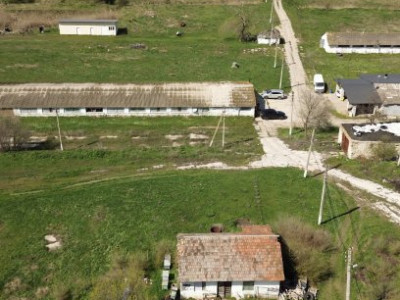 Ferma + teren de vânzare, în Răzeni Ialoveni! 