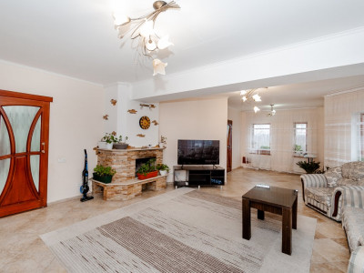 Продается просторная квартира в Думбрава, 136 кв. м + 2 сотки!