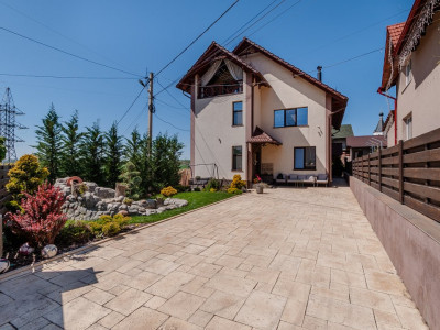 Casă în 2 nivele de vânzare în Băcioi 