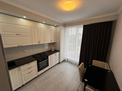 Apartament de închiriat cu 2 camere și living în bloc nou, Telecentru.