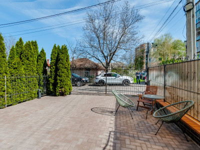 Vanzare spațiu comercial, O. Ghibu colț cu A. Iulia, Buiucani.