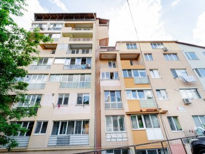 Vanzare apartament cu 3 camere, cu reparație, Centru.