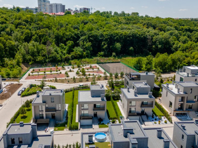 Townhouse în cartierul rezidențial Poiana Pinului, ExFactor.