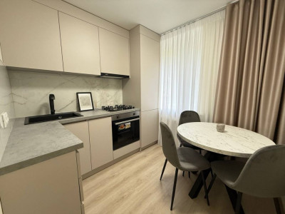 Apartament cu 2 camere + subsol, renovat, mobilat, cu toată tehnica inclusă.