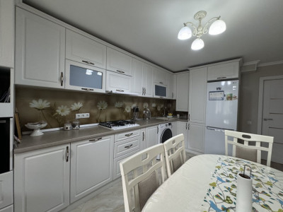 Apartament cu 3 camere, bloc nou, Posta Veche, str. Ceucari.