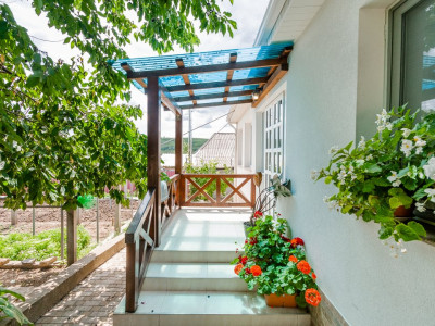 Одноэтажный дом с новым ремонтом, Яловены, село Малкоч.