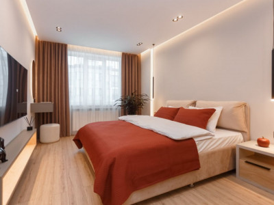 Vânzare apartament cu 2 camere + living 