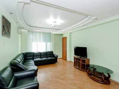 Chirie pe termen lung, apartament cu 2 camere, Centru, str. Anestiade 8.