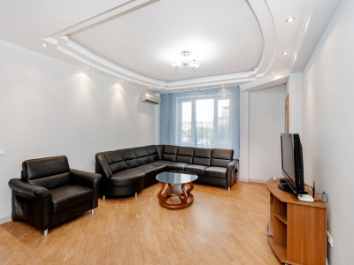 Chirie pe termen lung, apartament cu 2 camere, Centru, str. Anestiade 8.