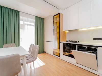 Spre vânzare apartament cu 2 camere și living sect. Botanica Solomon Construc