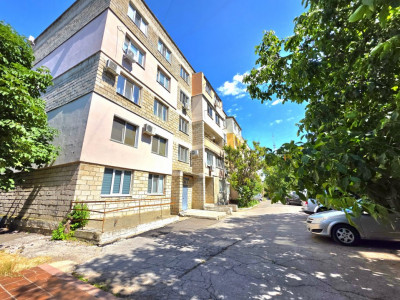 Apartament cu 3 camere seria 102, Telecentru.