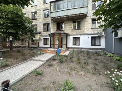 Сдается! Коммерческое помещение, 67 кв.м, Буюканы, Ион Крянгэ, первая линия!