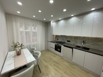 Apartament de vanzare cu 2 camere și living, Astercon Dumbrava. 