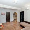 Apartament cu 2 camere și living, cu reparație, situat în centrul orașului. thumb 5