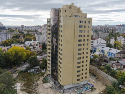 3-комнатная квартира в центре города, ул. П. Рареш, новостройка, белый вариант.