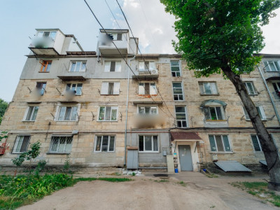 Apartament cu 4 camere și living, Botanica, str. Nicolae Zelinski. 