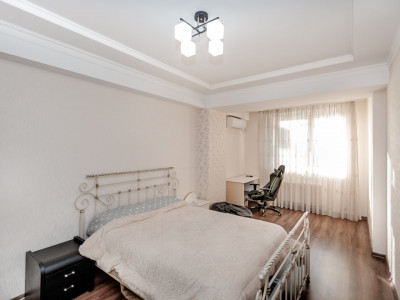Квартира с 1 спальней и гостиной, 62 м², Центр, ул. Букурией.
