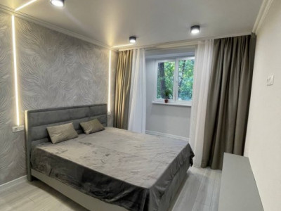 De vânzare apartament cu 2 camere + living, Buiucani, str. Teodorovici.