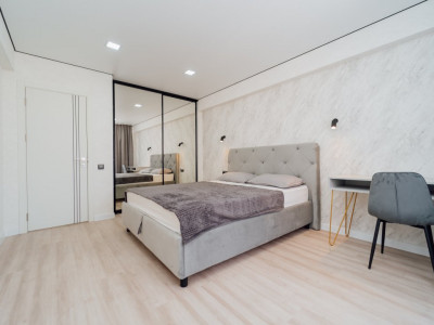 Vanzare apartament cu 4 camere+living, Calea Ieșilor vizavi de Parcul La Izvor!