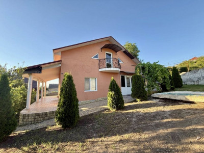 Продается дом в Дурлештах, улица Михай Садовяну, 106 кв.м + 6 соток.