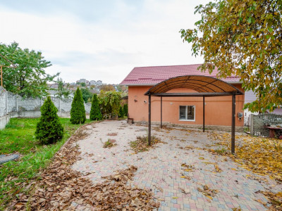 Продается дом в Дурлештах, улица Михай Садовяну, 106 кв.м + 6 соток.