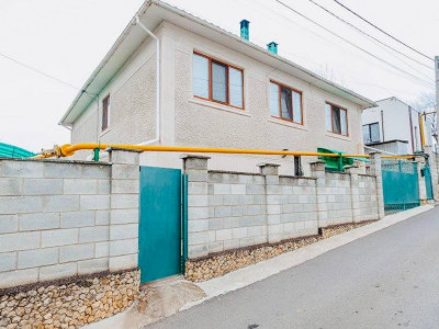 Casă gata de trai, amplasată în orașul Cricova, pe str. Veteranilor.