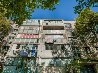 Продаётся 2-комнатная квартира, серия 102, Старая Почта.