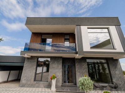 Casă în stil Hi Tech, variantă albă, 260 mp + 6,30 ari, Durlești.