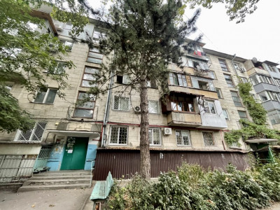 Apartament cu 2 camere și living, sect. Botanica. Bd. Dacia