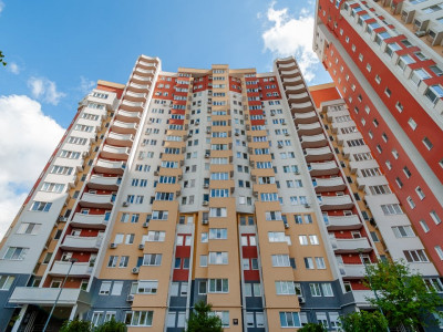 Продаётся квартира с 2 отдельными спальнями, 63 м², Чеканы, Михаил Садовяну.
