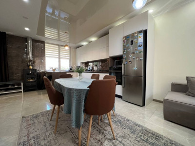 Apartament de vanzare cu 3 camere și living, Durlești, str. Tudor Vladimirescu.