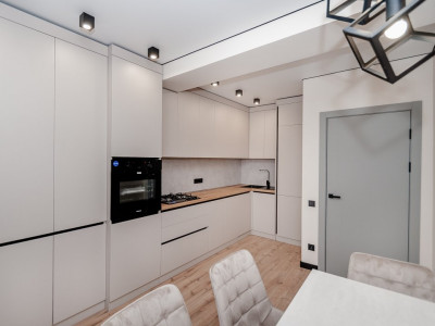 Apartament cu 2 camere și living, bloc nou, Buiucani, bd. Alba Iulia.