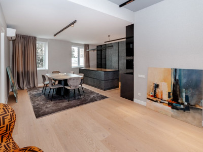 Apartament cu 2 camere și living, Old Town Residence, Centrul istoric, Chisinău.