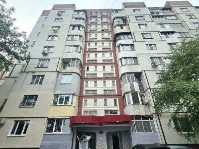 Apartament cu 3 camere de vanzare,  Ciocana, str. Petru Zadnipru.