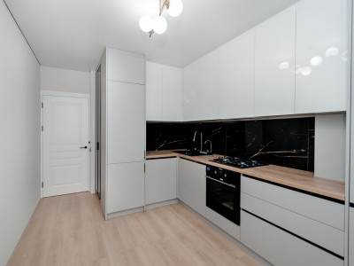 Vânzare apartament cu 3 camere și living, ExFactor, Buiucani, Vasile Lupu 28E.