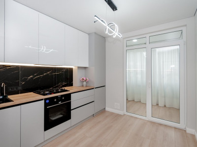 Apartament de vanzare cu 3 camere + living, 86.6mp, Buiucani, str. Vasile Lupu. 